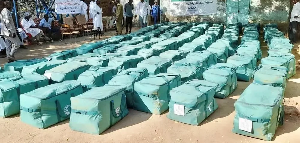 “إغاثي الملك”.. يوزع 520 حقيبة إيوائية في محلية المناقل بجمهورية السودان