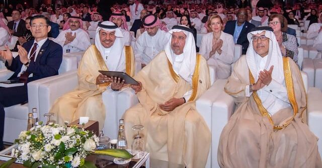 نائب وزير النقل لشؤون الطرق يدشن جوائز تميز المشاريع العالمية