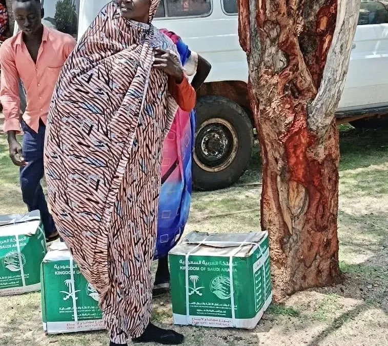 “إغاثي الملك” يوزع 500 حقيبة إيوائية في محلية سنار بجمهورية السودان