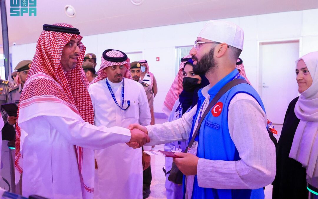 “محافظ جدة” .. يتفقّد مطار المؤسس ويستمع لشرح عن الأرقام التشغيلية التي حققها المطار