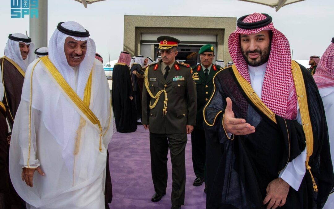 ولي العهد يستقبل نظيره الكويتي لدى وصوله إلى جدة