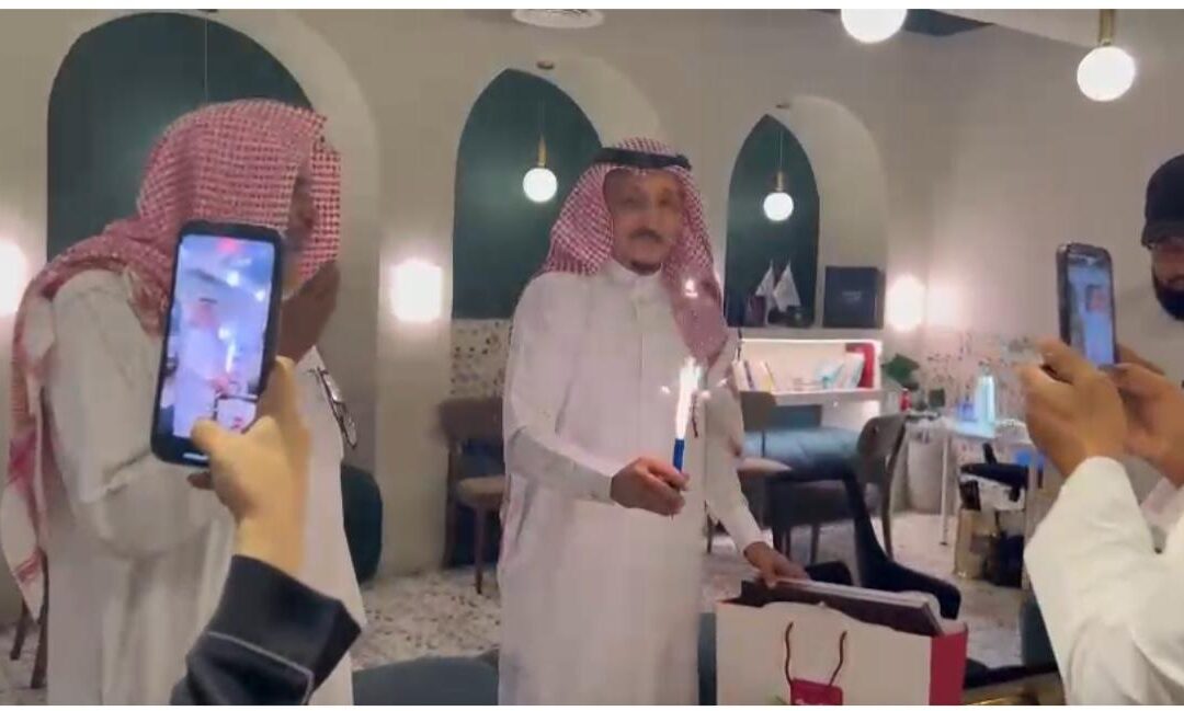 “فريق حرفة وفن” يكرم مديره بمناسبة تقاعده عن التعليم