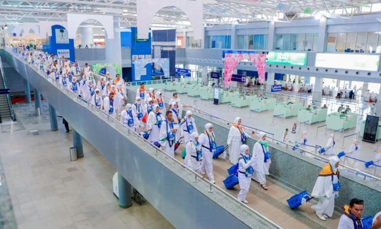 22 حاجًا من ذوي التوائم السياميين يصلون إلى مطار الملك عبدالعزيز