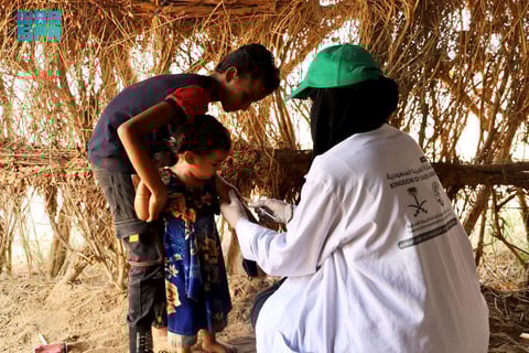 15.384 مستفيدًا من حملة “إغاثي الملك سلمان” لتحصين الأطفال ضد الحصبة باليمن