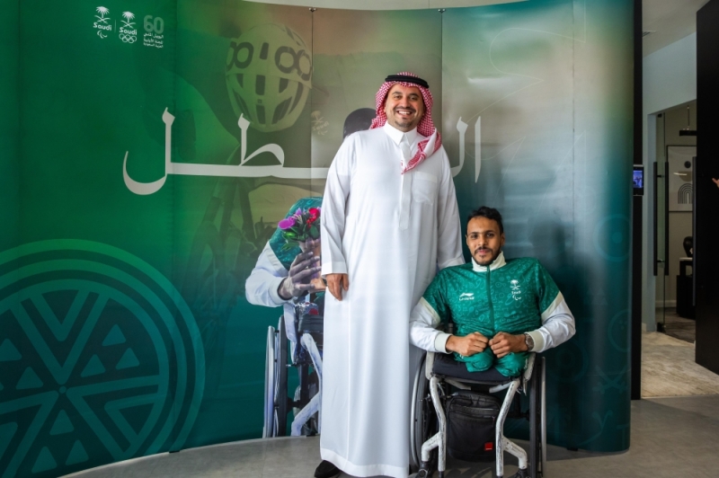 لتحقيقه ذهبية العالم لألعاب القوى .. “بن جلوي” يلتقي بالنجم البارالمبي عبد الرحمن القرشي