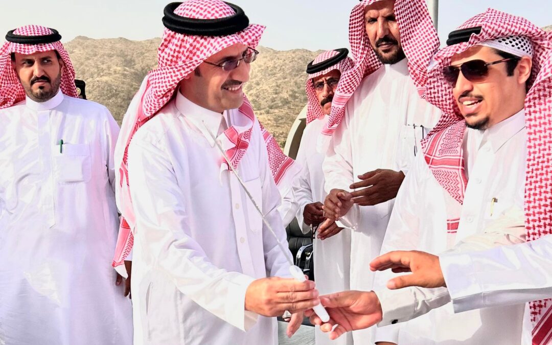 محافظ بلقرن يُدشّن مبادرة “بلقرن تعلنها ساعة” لتعزيز الوعي البيئي
