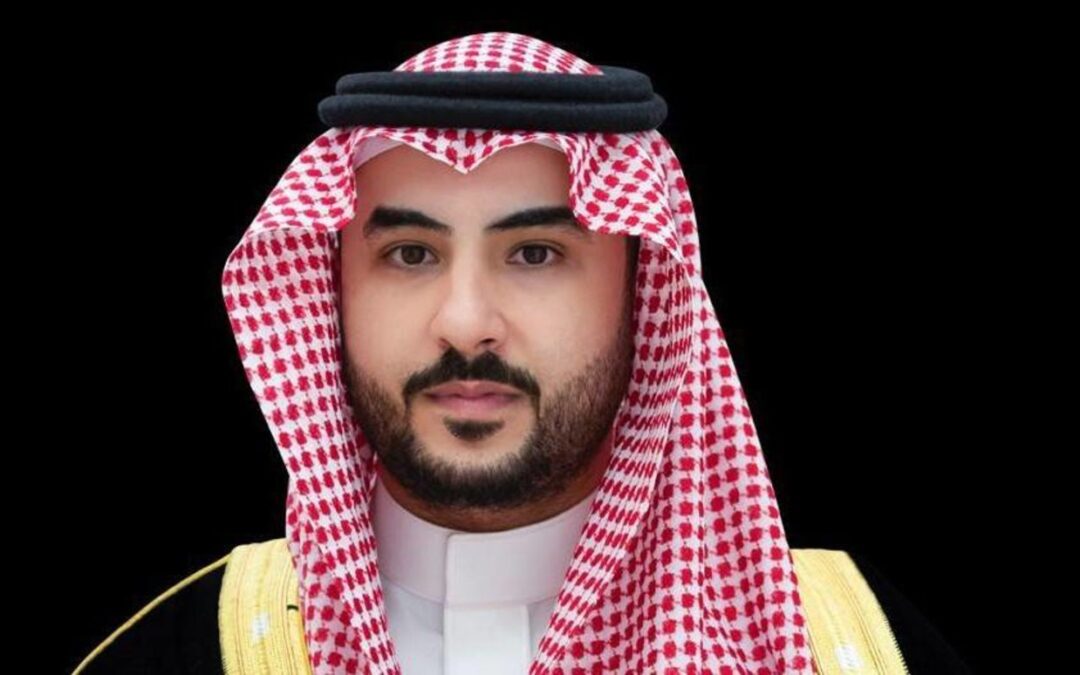 بتوجيه القيادة.. وزير الدفاع يصل أنقرة في زيارة رسمية