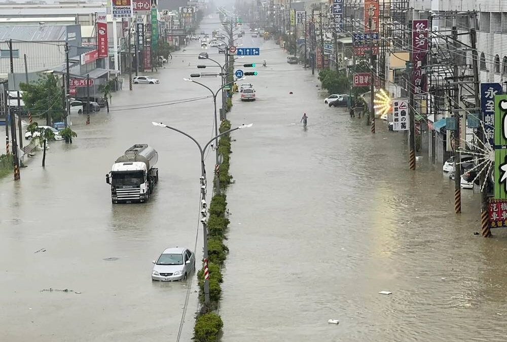 «إعصار غايمي» .. غرق ناقلة نفط وسفينة ومقتل وإصابة 309 أشخاص بتايوان والفلبين