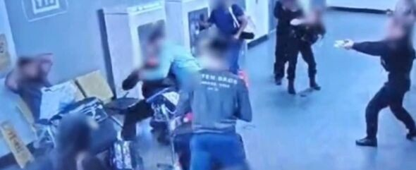 شرطة بريطانيا تنشر فيديو يوضح سبب الفوضى بمطار مانشستر