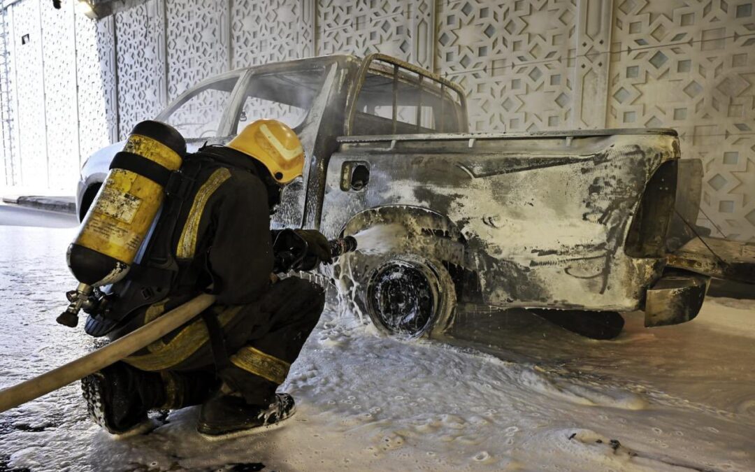 “مدني جدة” يسيطر على حريق في مركبة بحي الرويس