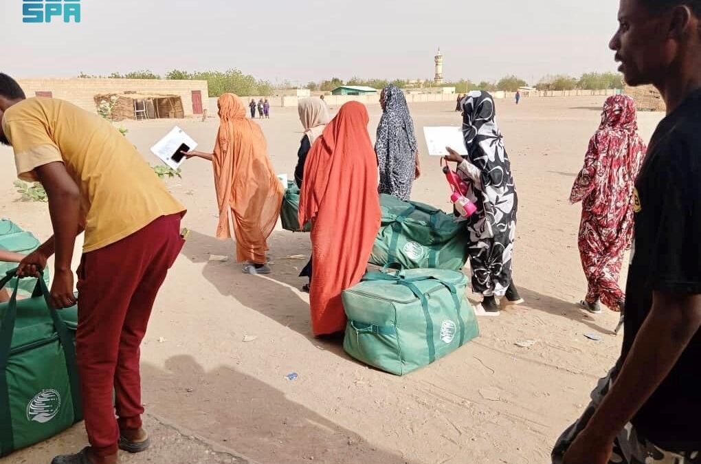 “إغاثي الملك” يوزع 435 حقيبة إيوائية و620 حقيبة عناية شخصية بالسودان