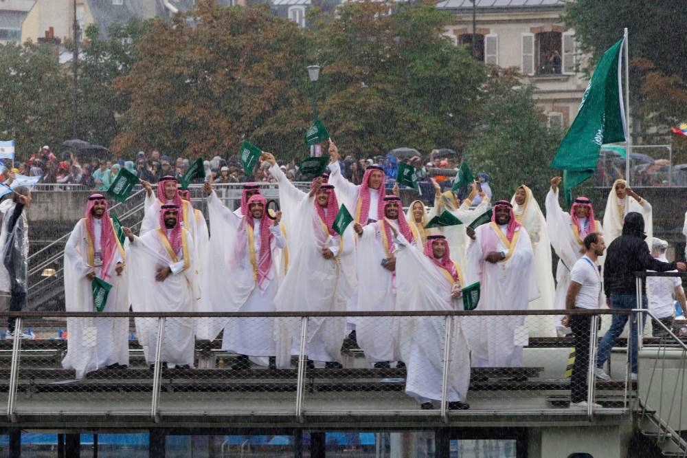 «الزي السعودي» يلفت أنظار العالم في ليلة الأولمبياد