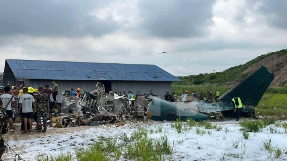 نيبال.. مصرع 18 في تحطم طائرة على متنها 19 شخصاً