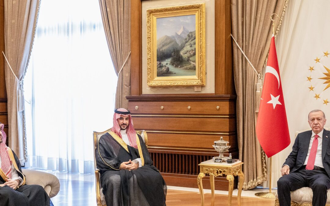 وزير الدفاع: بحثت مع الرئيس التركي مستجدات الأوضاع الإقليمية والدولية