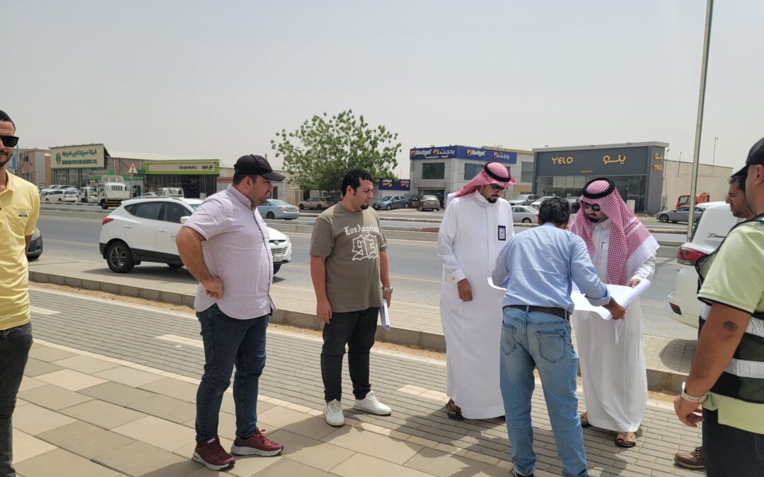 محافظ بيش يتابع تحسين المشهد الحضري لطريق الملك عبدالعزيز