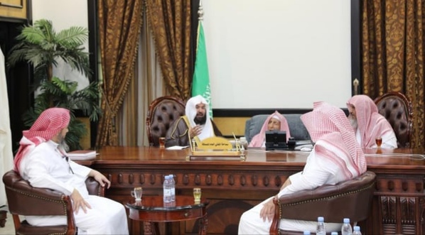 “المفتي” يستضيف “السديس” ويشيد بجهود رئاسة الحرمين في الحج