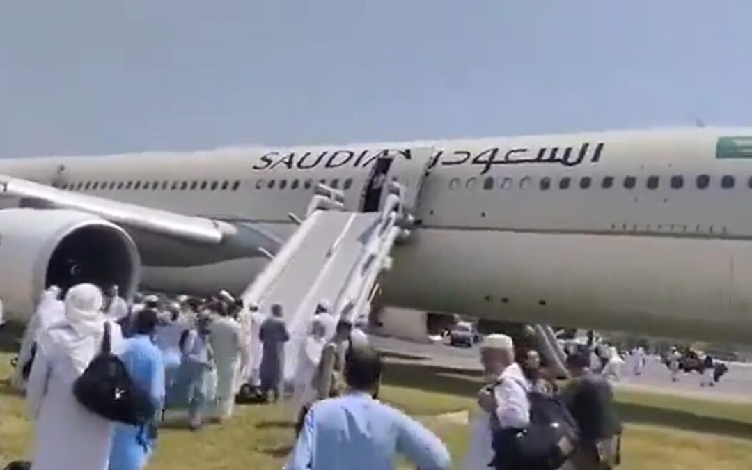 طائرةٌ من الخطوط السعودية تتعرض لحادث أثناء هبوطها في باكستان