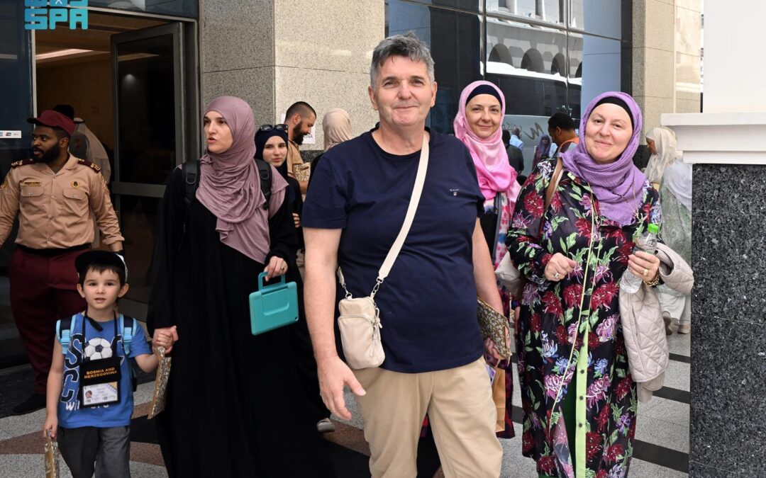 بالصور.. الحجاج يتوافدون على المعالم التاريخية بالمدينة قبل العودة لأوطانهم