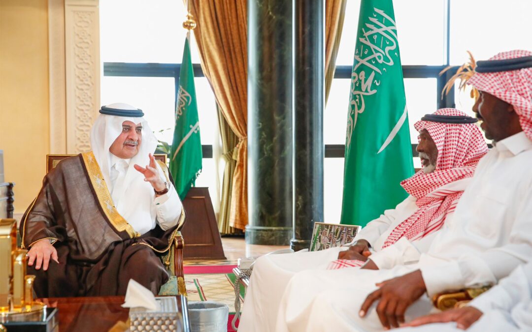 “أمير تبوك” يستضيف المواطن “العقبي” المتنازل عن قاتل ابنه لوجه الله