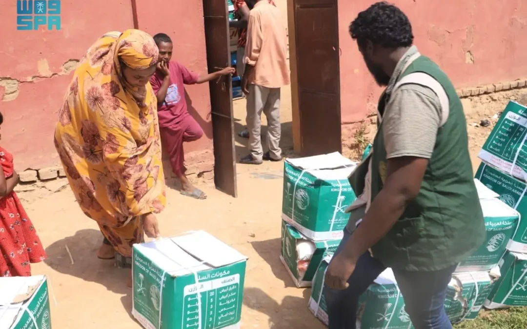 “إغاثي الملك” يوزع 210 سلال غذائية في ولاية كسلا بالسودان