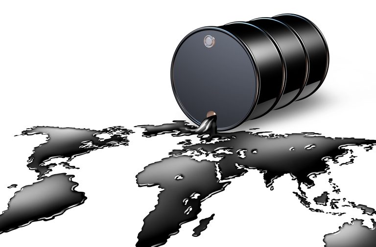 النفط ينخفض أمام زيادة الآمال بخفض أسعار الفائدة بأمريكا