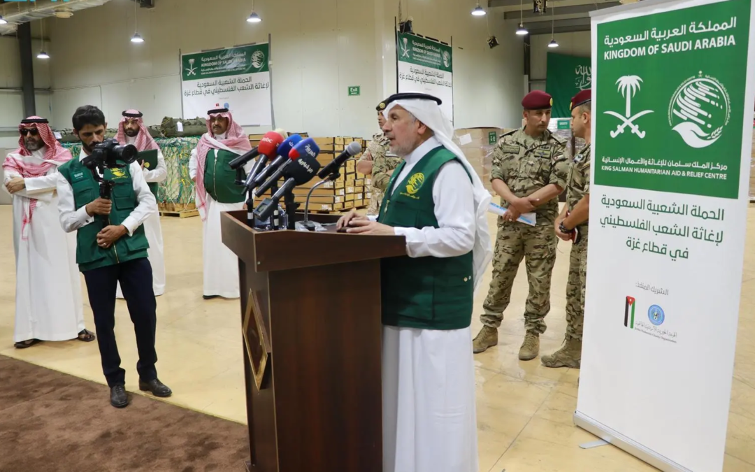 السعودية تسلم مساعدات غذائية لدعم عملية الإنزال الجوي الأردني لإغاثة غزة