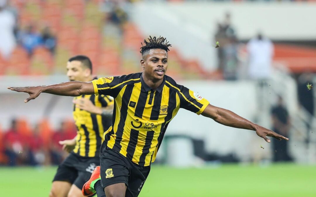 رسميًّا.. “هارون كمارا” ينتقل إلى نادي الشباب لعامَيْن