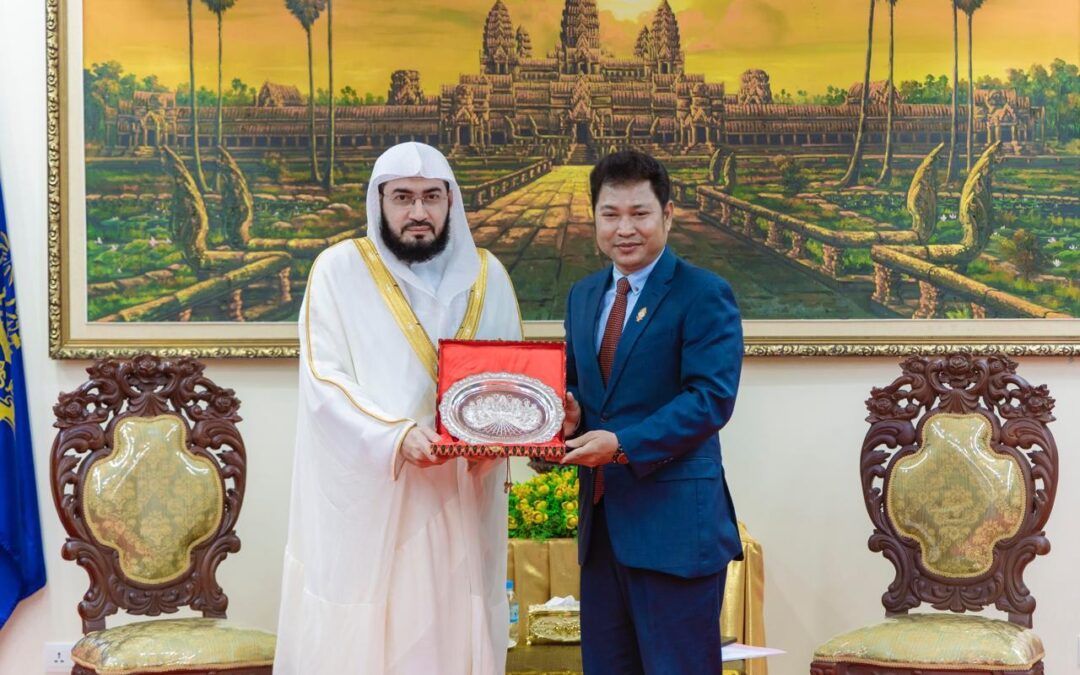 وزير الأديان الكمبودي يشيد بمواقف المملكة وخدماتها لبلاده