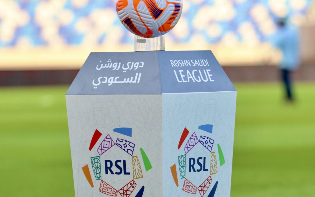 تعرف على أطقم تحكيم 3 مواجهات في أولى جولات دوري روشن اليوم