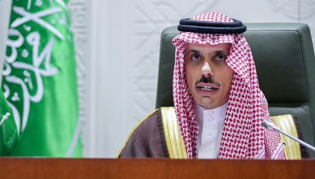 وزير الخارجية ونظيره الإيراني يبحثان العلاقات الثنائية في مختلف المجالات