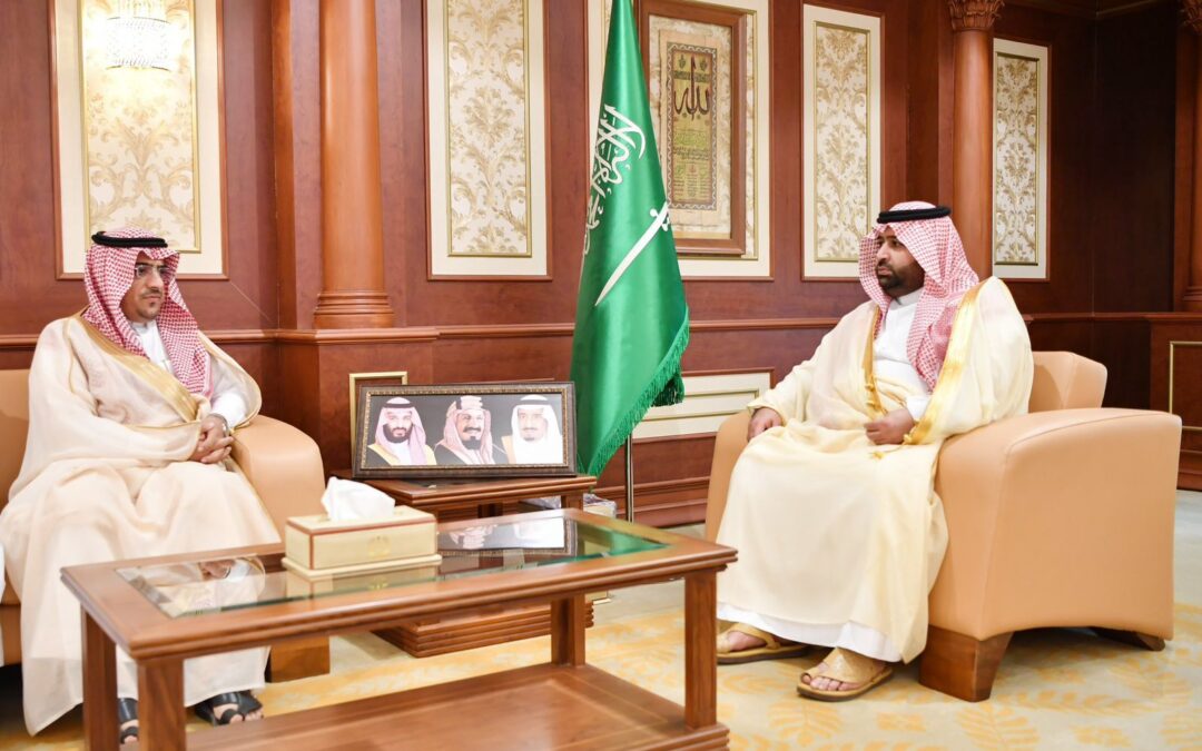 نائب أمير جازان يتسلم التقرير السنوي للمهرجانات الزراعية ويكرم عدداً من النحالين