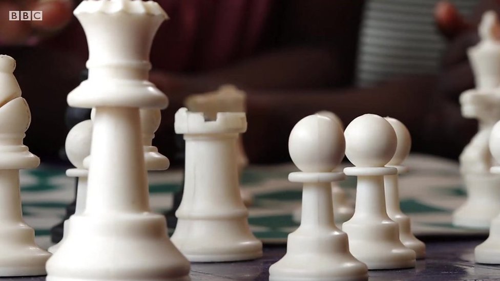 بالفيديو.. لاعبة شطرنج تحاول تسميم منافستها بالزئبق