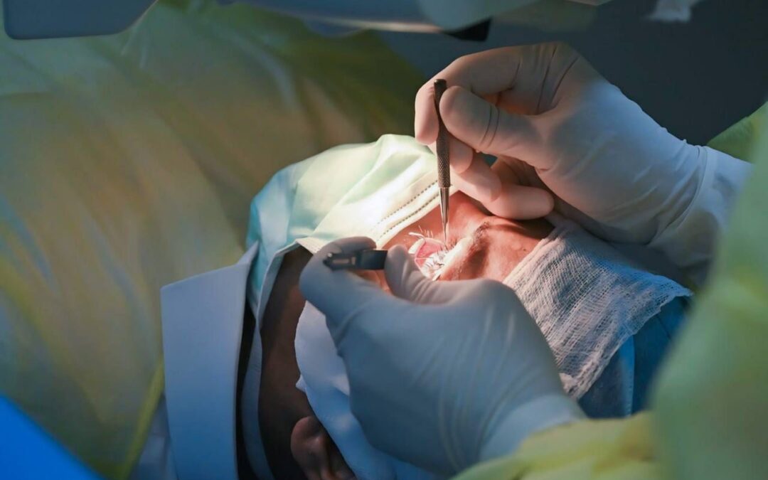 بالمدينة المنورة.. نجاح عملية زراعة قرنية صناعية دائمة لإزالة العتامة