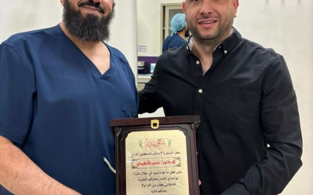 القهيدان يجري جراحة تنهي معاناة “القرنية المخروطية”