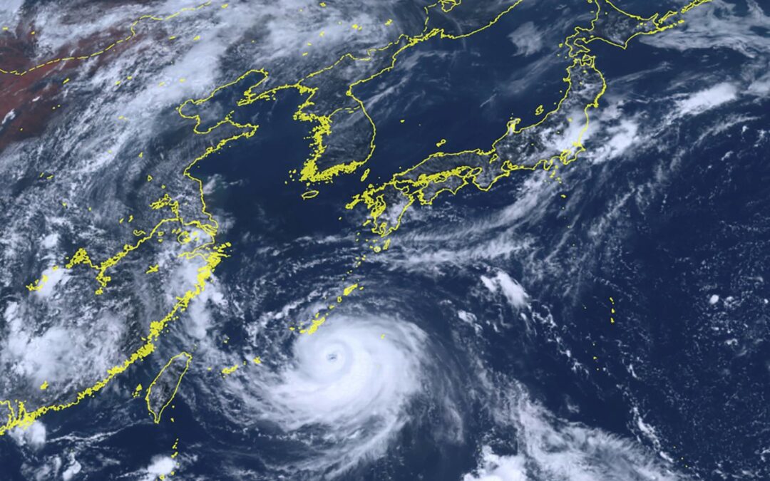 اليابان تلغي رحلات جوية وبرية تحسبًا لإعصار “أمبيل”