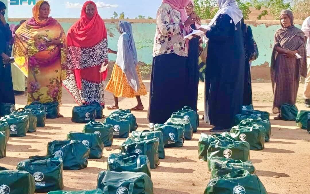 “إغاثي الملك” يسلِّم 500 حقيبة عناية شخصية في “البحيرة” بولاية نهر النيل بالسودان