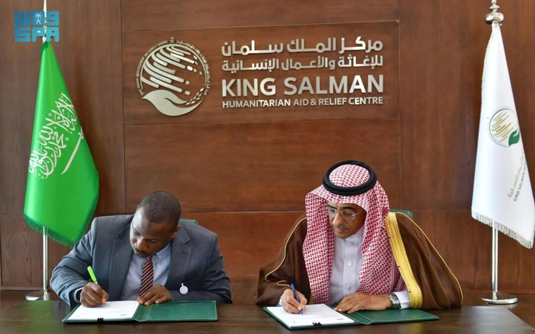 “إغاثي الملك” يعقد اتفاقية لحفر 21 بئراً تعمل بالطاقة الشمسية في نيجيريا