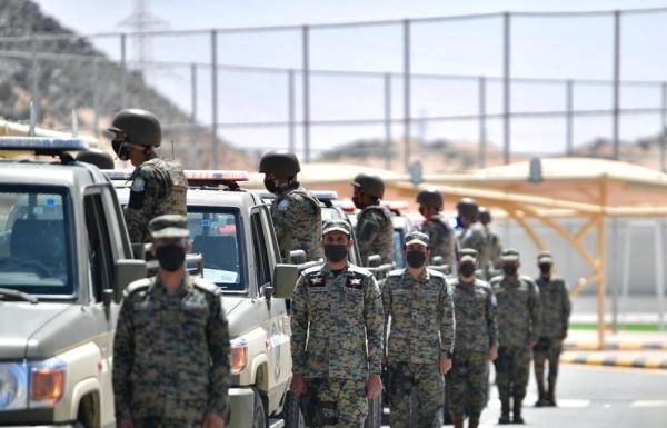 بعسير.. الإطاحة بمواطن لنقله 5 مخالفين لنظام أمن الحدود