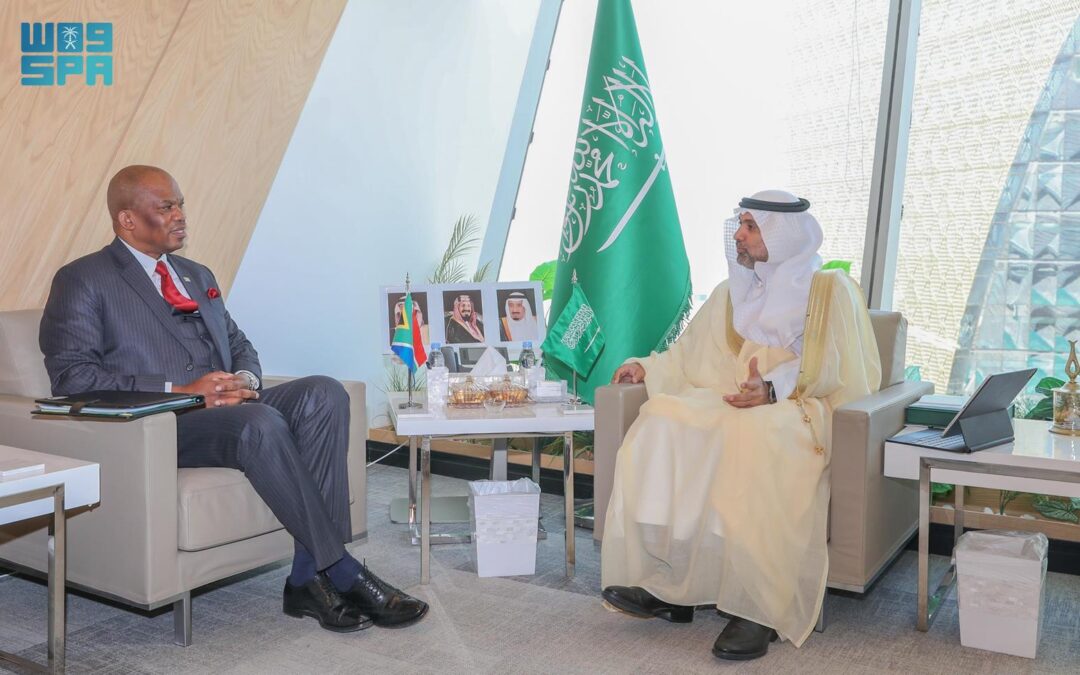 وزير الصحة يستقبل سفير جنوب إفريقيا لدى المملكة