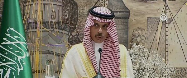 وزير الخارجية يناقش المستجدات في الأراضي الفلسطينية مع نظيرَيْه البحريني والجامبي