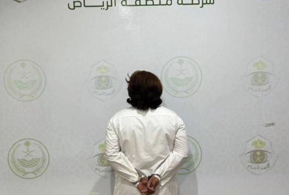 شرطة الرياض تضبط شخصًا نشر محتوىً ذا دلالات جنسية