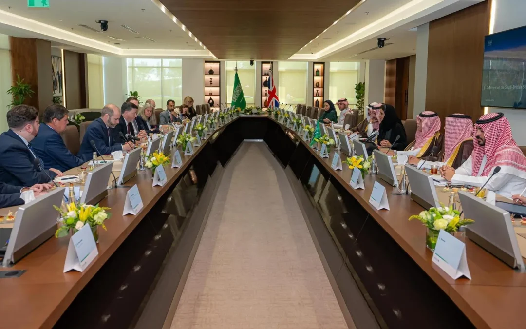 “وزير التجارة” يناقش نظيره البريطاني تعزيز الشراكة التجارية بين الرياض ولندن