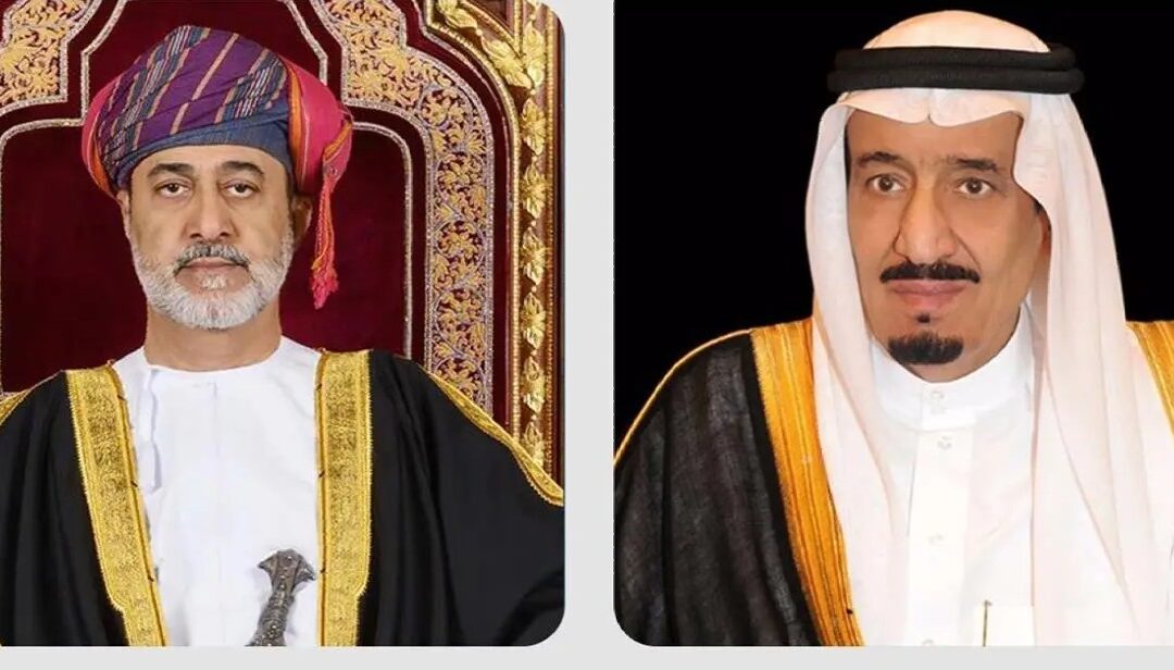 سلطان عُمان يهنئ خادم الحرمين بمناسبة اليوم الوطني 94