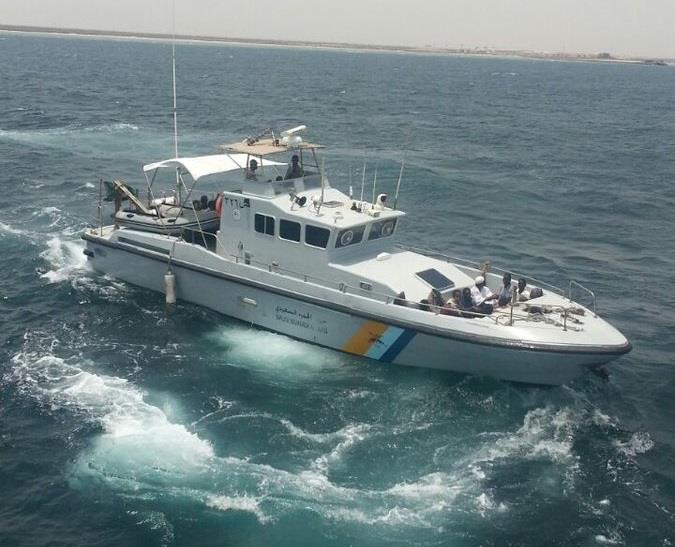 “حرس حدود بالشرقية” ينقذ 4 مقيمين من الغرق أثناء السباحة في الخبر