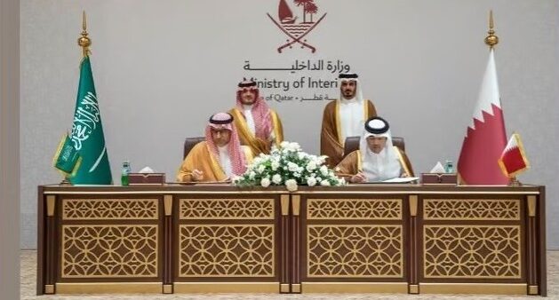 وزير الداخلية ونظيره القطري يبحثان التعاون الأمني