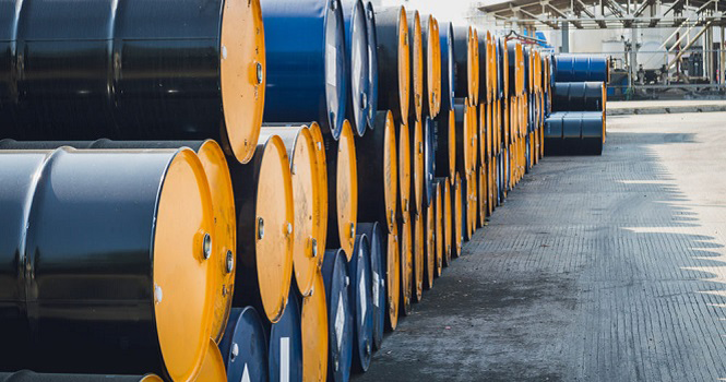 أسعار النفط تتراجع وسط مخاوف من تباطؤ نمو الطلب العالمي