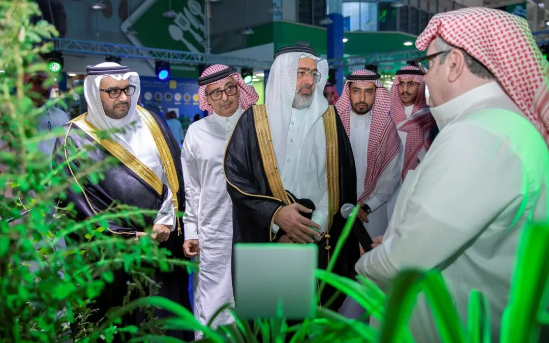 مركز النخيل و”وزارة البيئة” يدشنان “الفحم الحيوي” بإعادة تدوير خامات النخيل