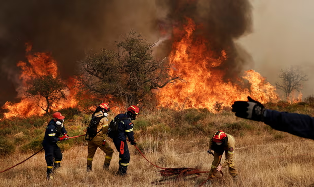 الاحتباس الحراري يضاعف حرائق الغابات ويهدد حياة الملايين