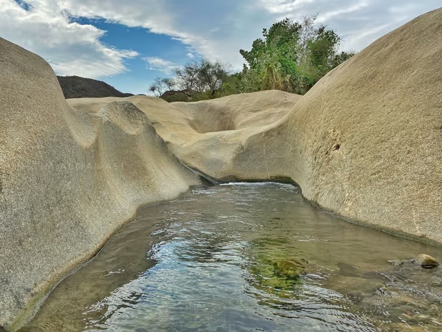 “وادي شهدان”.. الطبيعة الساحرة تجذب الزوار في بمحافظة هروب
