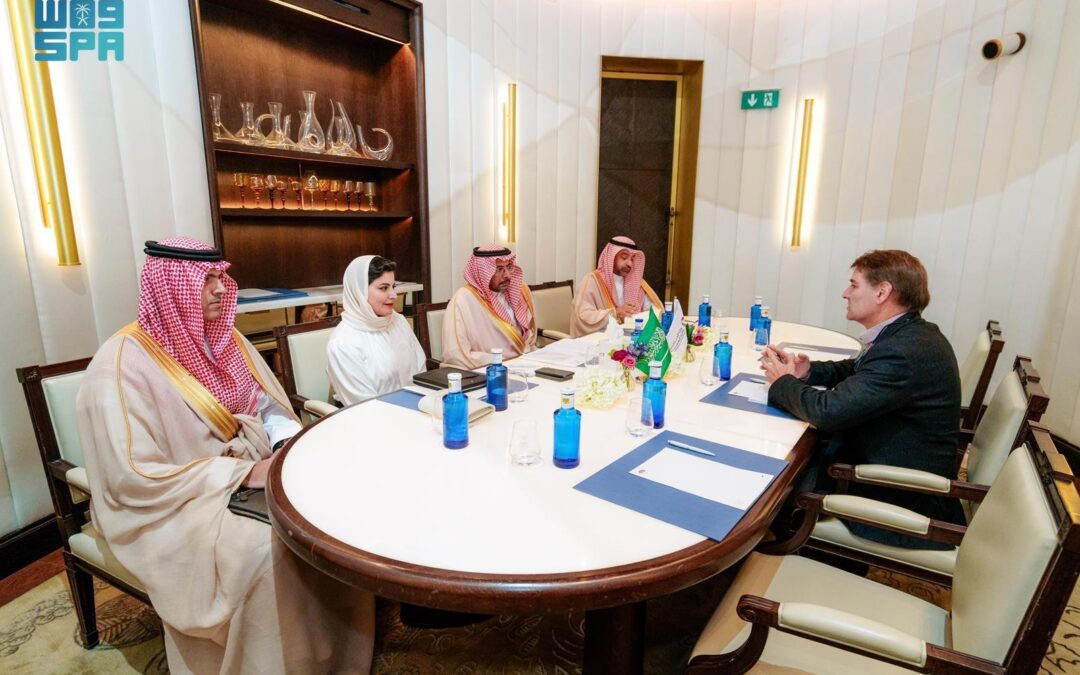 الخريّف يناقش تطوير التعاون الصناعي والتعديني مع وزير الشؤون الاقتصادية ورئيس لجنة الصناعة في إسبانيا